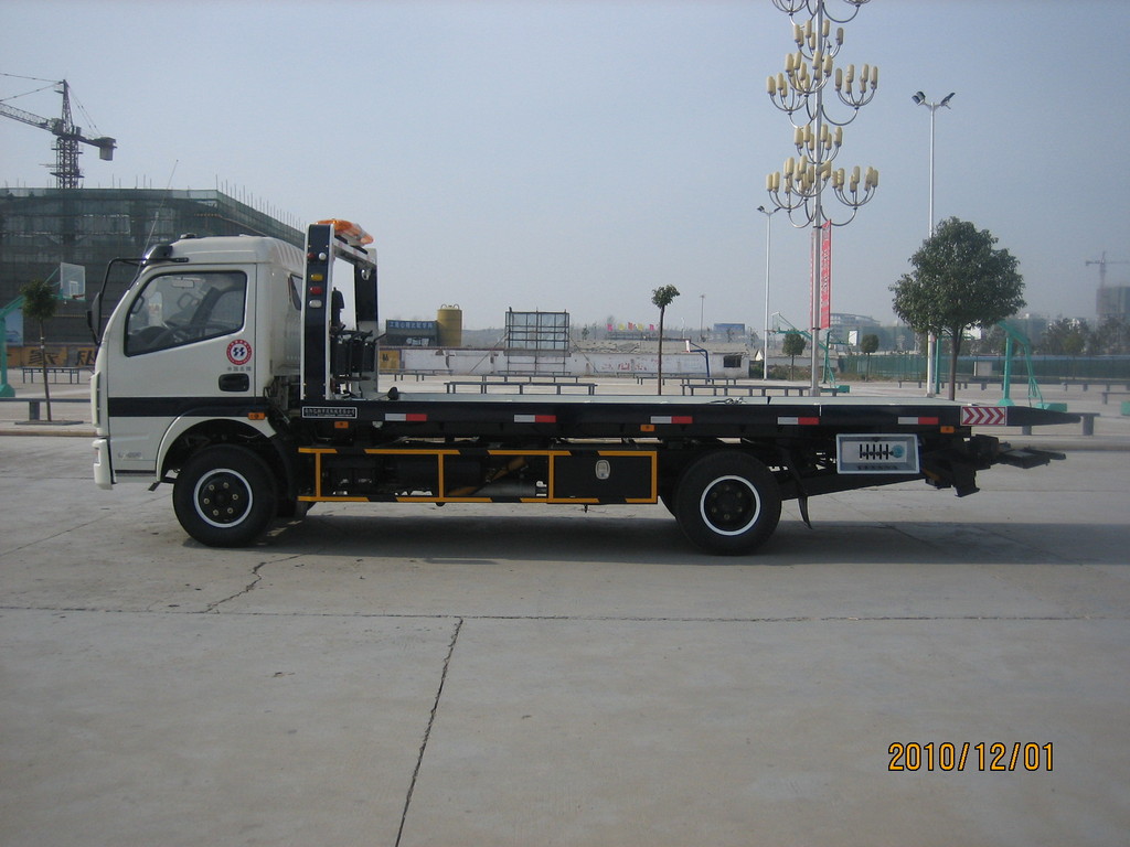 慶鈴一拖二平板清障車(chē) 專(zhuān)業(yè)救援，高效作業(yè)的優(yōu)選伙伴