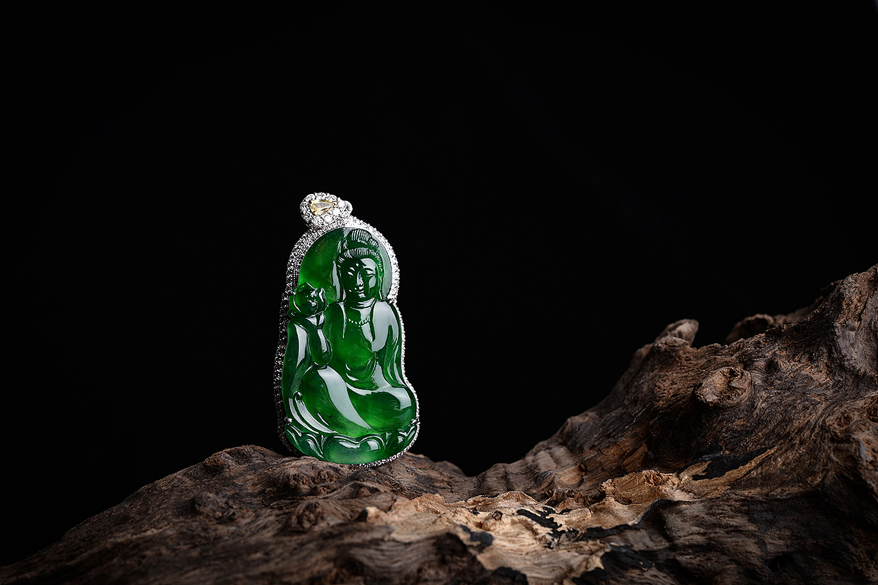 翠色流光 翡翠產品攝影的原創(chuàng)藝術探索